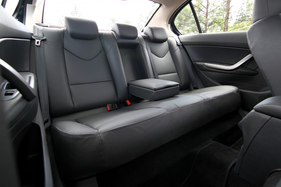 Peugeot408_047