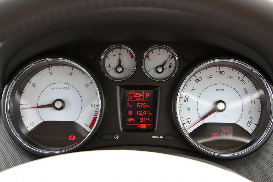 Peugeot408_070