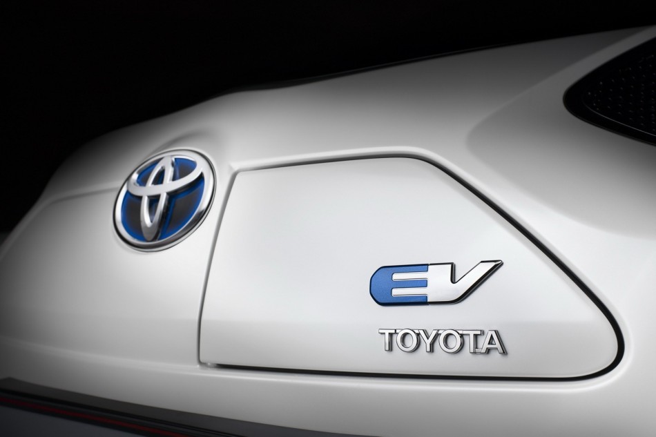 Toyota iQ EV-08
