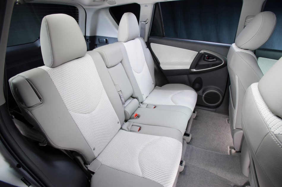 Toyota_RAV4_EV_019