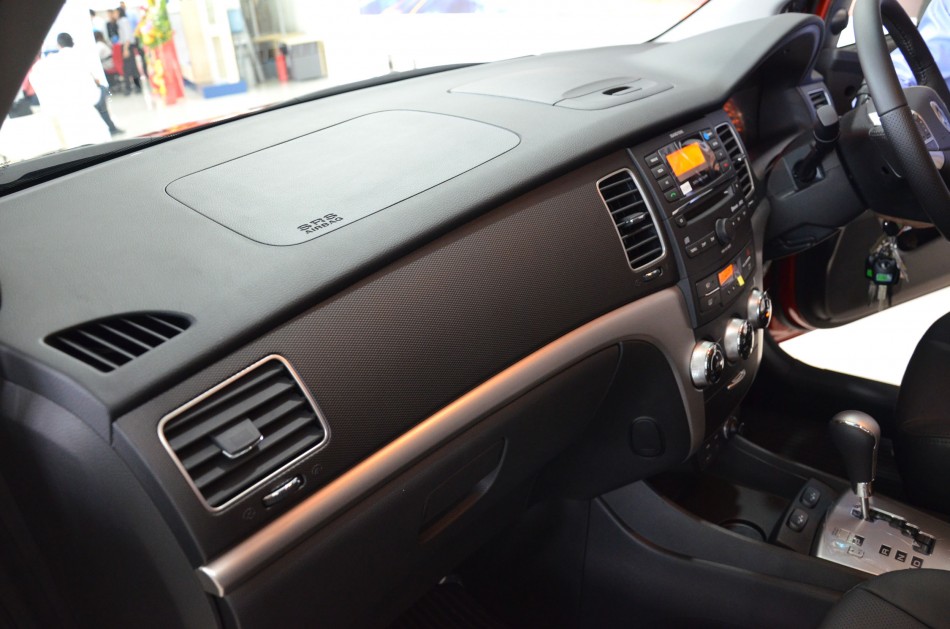 actyon suv 02
