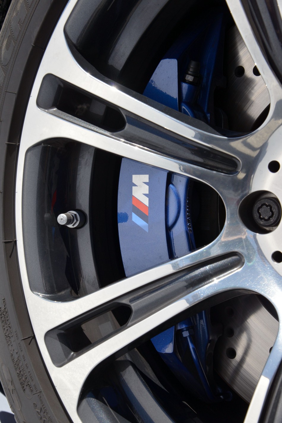 bmw-m6-convertible-onlocation-011