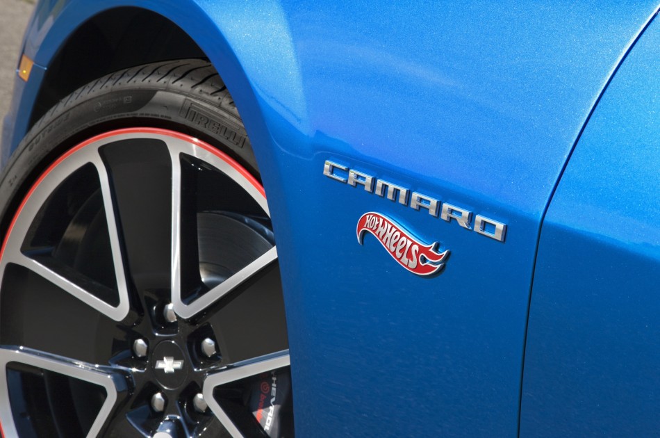 camaro hotwheels 06