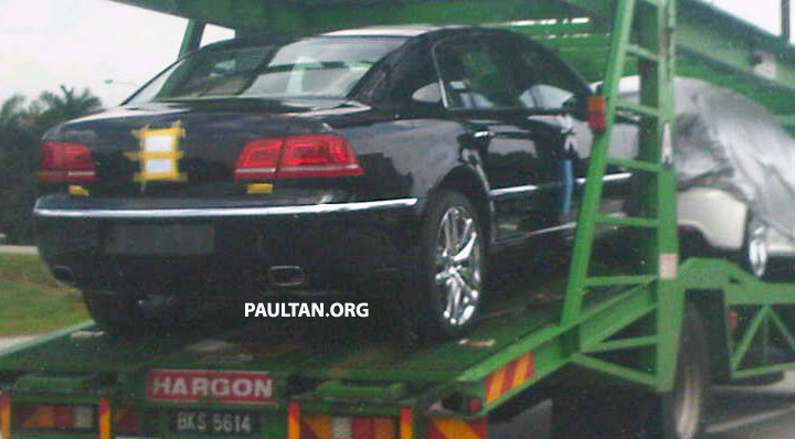 2011 Volkswagen Phaeton facelift spied in Malaysia