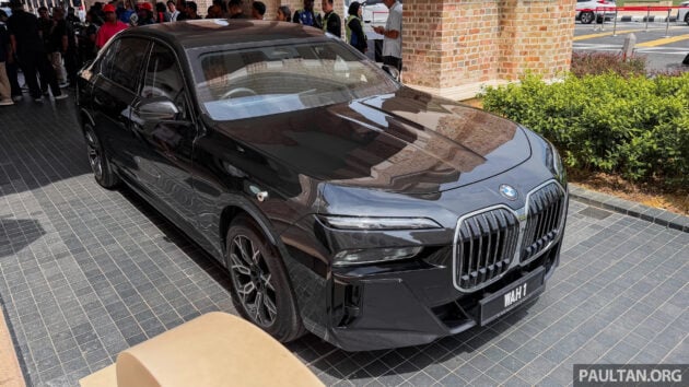 BMW 7 Series bukan kenderaan rasmi baharu PMX, ia digunakan sementara atas nasihat PDRM – JPM
