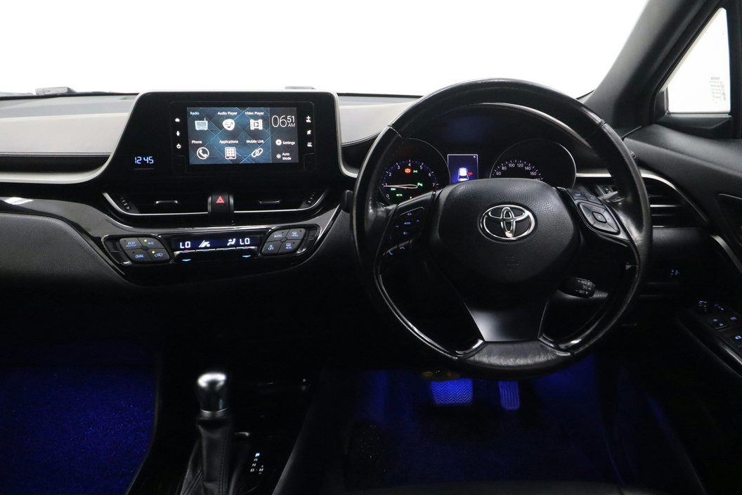 2019 TOYOTA C-HR 1.8 AT — photo 13