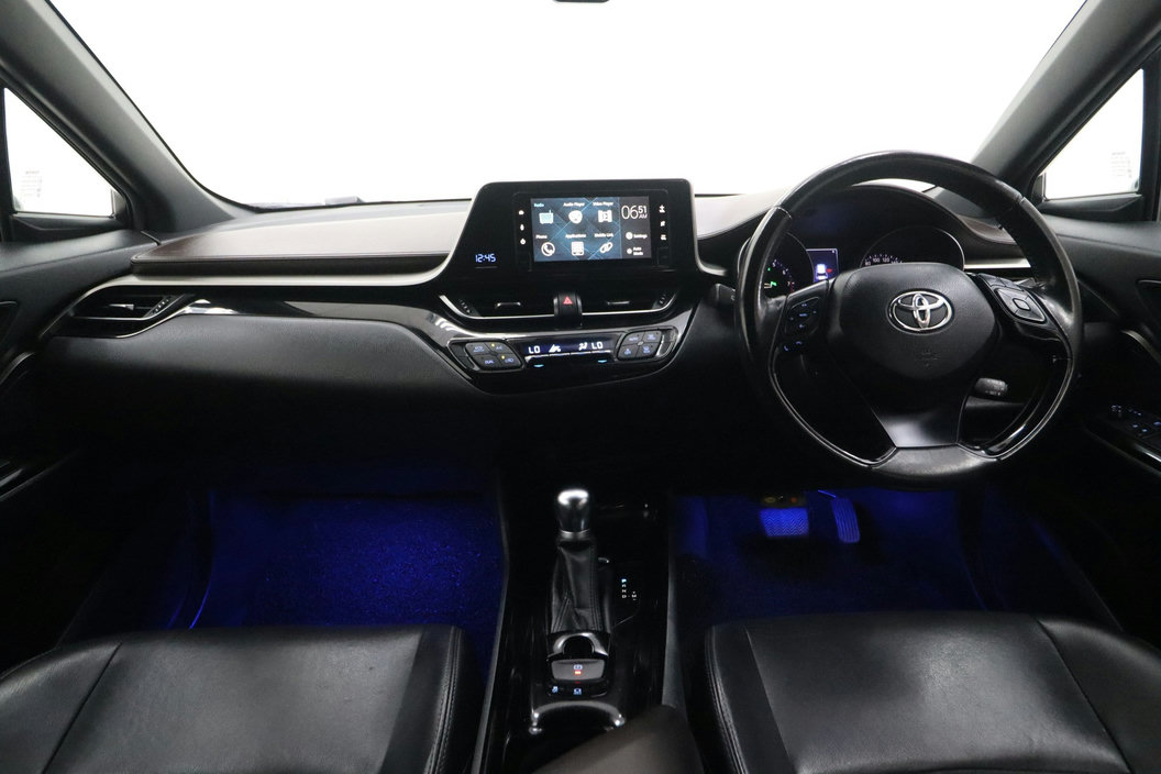 2019 TOYOTA C-HR 1.8 AT — photo 12