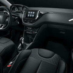 2015_peugeot_208_09