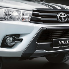 Hilux LE Grill