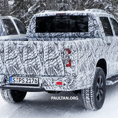 Mercedes-Benz-X-Class-spyshot-11