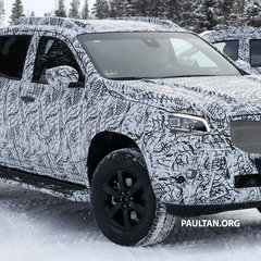 Mercedes-Benz-X-Class-spyshot-7