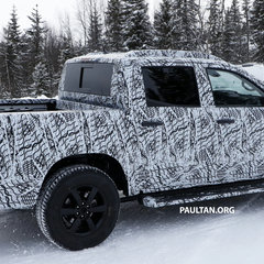 Mercedes-Benz-X-Class-spyshot-9