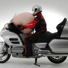 Honda-Gold-Wing-GL1800-airbag-6-850x608_BM