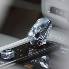 The refreshed Volvo V90/S90 Interior Detail – Orrefors Gear shift