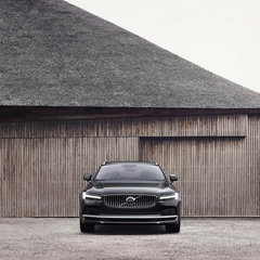 The refreshed Volvo S90 Recharge T8 plug-in hybrid in Platinum Grey