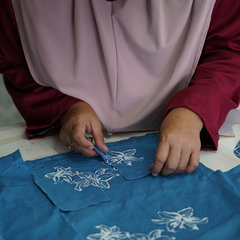 Volvo-batik-face-mask-9