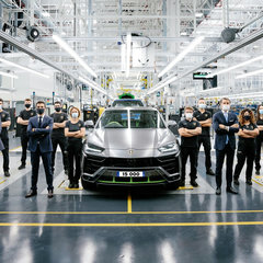 Lamborghini-Urus-15000th-Production-Milestone-1-e1626830669134