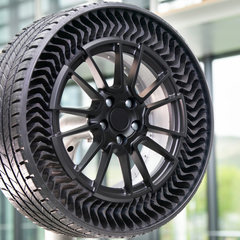 Michelin-Uptis_tire_2