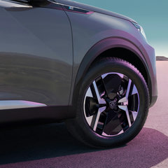 PEUGEOT_E-2008_2305STYP_515
