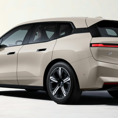 2025 BMW iX facelift debut-xDrive45-2