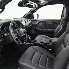 2025-Isuzu-D-Max-EV_UK-7