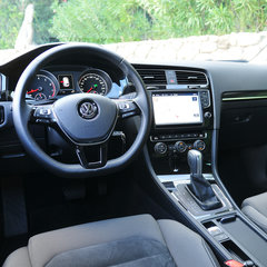 VolkswagenGolf_03