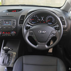 Comparison_Kia_Cerato_vs_Forte_009