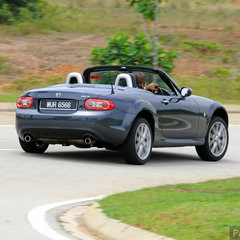 Mazda_MX-5_001