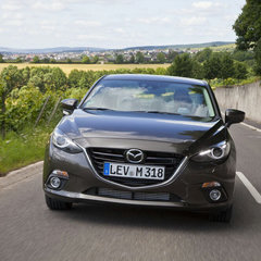 2014_Mazda3_Sedan_0002