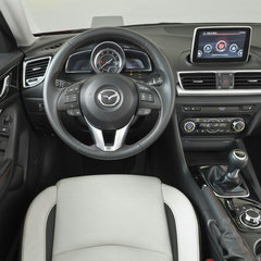 2014_Mazda3_Sedan_0005