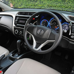 2014_Honda_City_ 008
