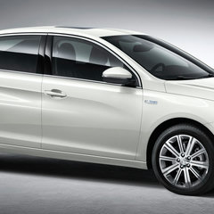 Peugeot-408-01