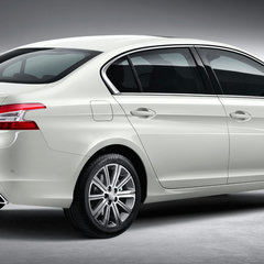 Peugeot-408-02