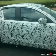 2015_Mazda_2_Sedan_02