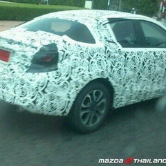 2015_Mazda_2_Sedan_03