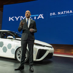 2016-toyota-mirai-satellite-communications- 003