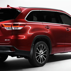 2017-Toyota-Highlander-Rear
