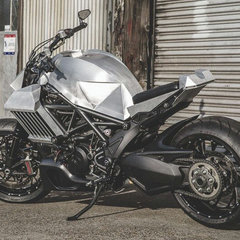 Moto Corsa Ducati Diavel – 1