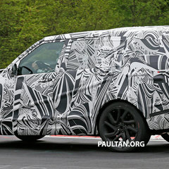 LR Discovery 5 Spyshots-05