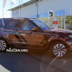 Bear Grylls tests new Land Rover Discovery’s Intelligent Seat Fold technology, from the air