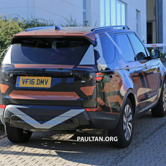 Bear Grylls tests new Land Rover Discovery’s Intelligent Seat Fold technology, from the air
