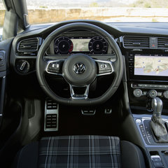 2017 Volkswagen Golf GTD Variant 34