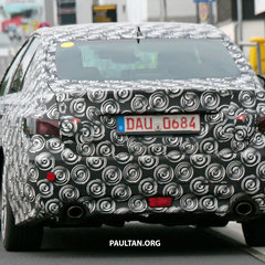 Toyota-Crown-spied-12