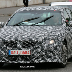 Toyota-Crown-spied-2