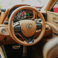 2017 Lexus LC 500_Int-2
