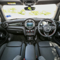 2019_F56_MINI_CooperS_3Door_LCI_Int-2