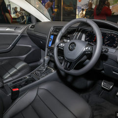 Volkswagen-Sound-Style-Edition_Golf-R-Line-8-BM