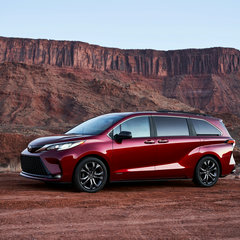 2021 Toyota Sienna XSE 2