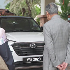 Perodua-Ativa-Tun-Dr-Mahathir-2_BM