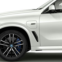 BMW X5 xDrive45e with new accents